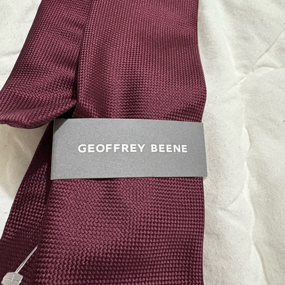 Geoffrey‎ Beene Burgundy Tie - Picture 2 of 3